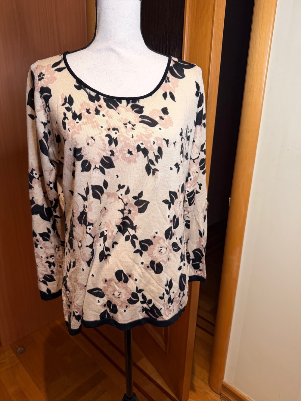 MaxMara Cream Floral Scoop-Neck Long Sleeve Top with Black Trim Sz XL